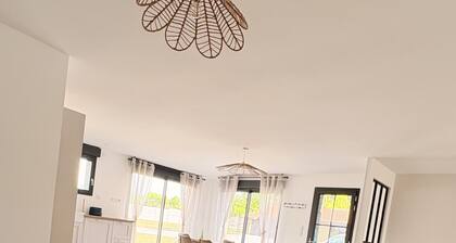 Cottage 'Gite Ô’Violetis' with Private Terrace, Private Garden and Wi-Fi