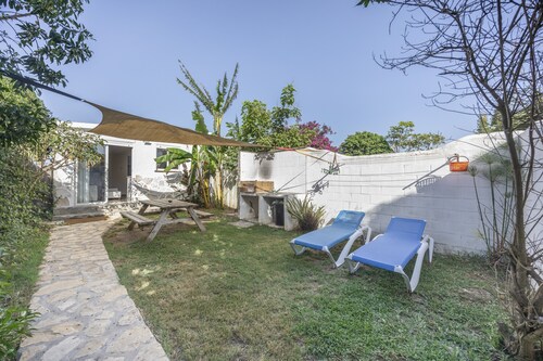 Ferienhaus 'Sunwaves 1 - Casa Trafalgar' mit Terrasse, privatem Garten und WLAN