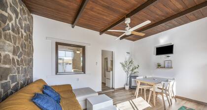Holiday Home 'Sunwaves 1 - Casa Trafalgar' with Terrace, Private Garden & Wi-Fi
