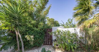 Casa Oasis mit privatem Garten in El Palmar, 5 Gehminuten vom Strand entfernt