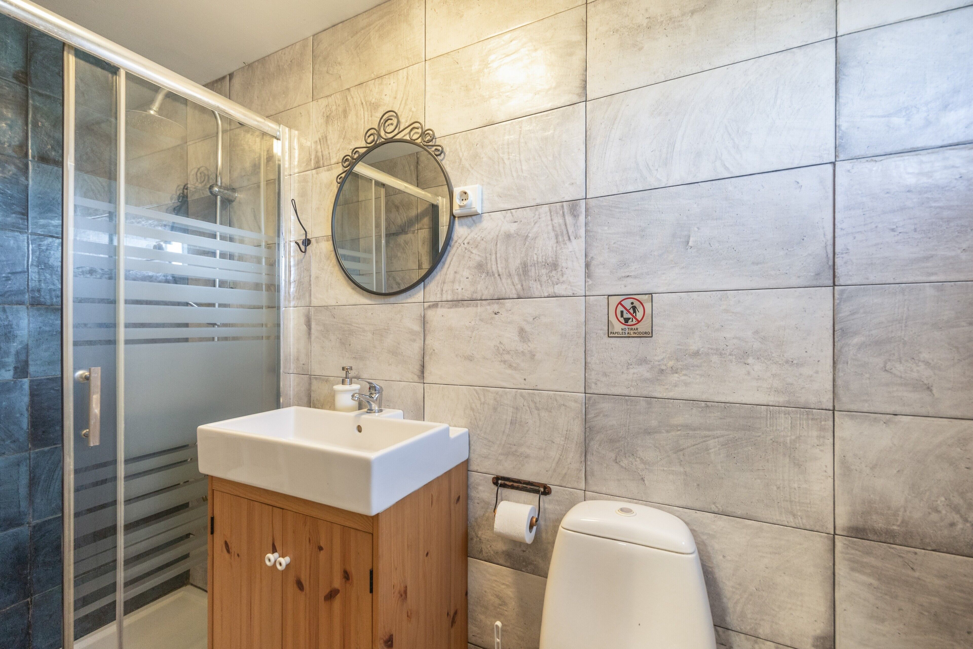 Een douche, handdoeken