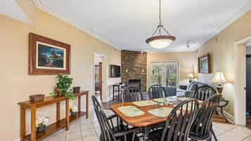 Apartment, Mehrere Betten (Baskins Creek 204) | Speisen