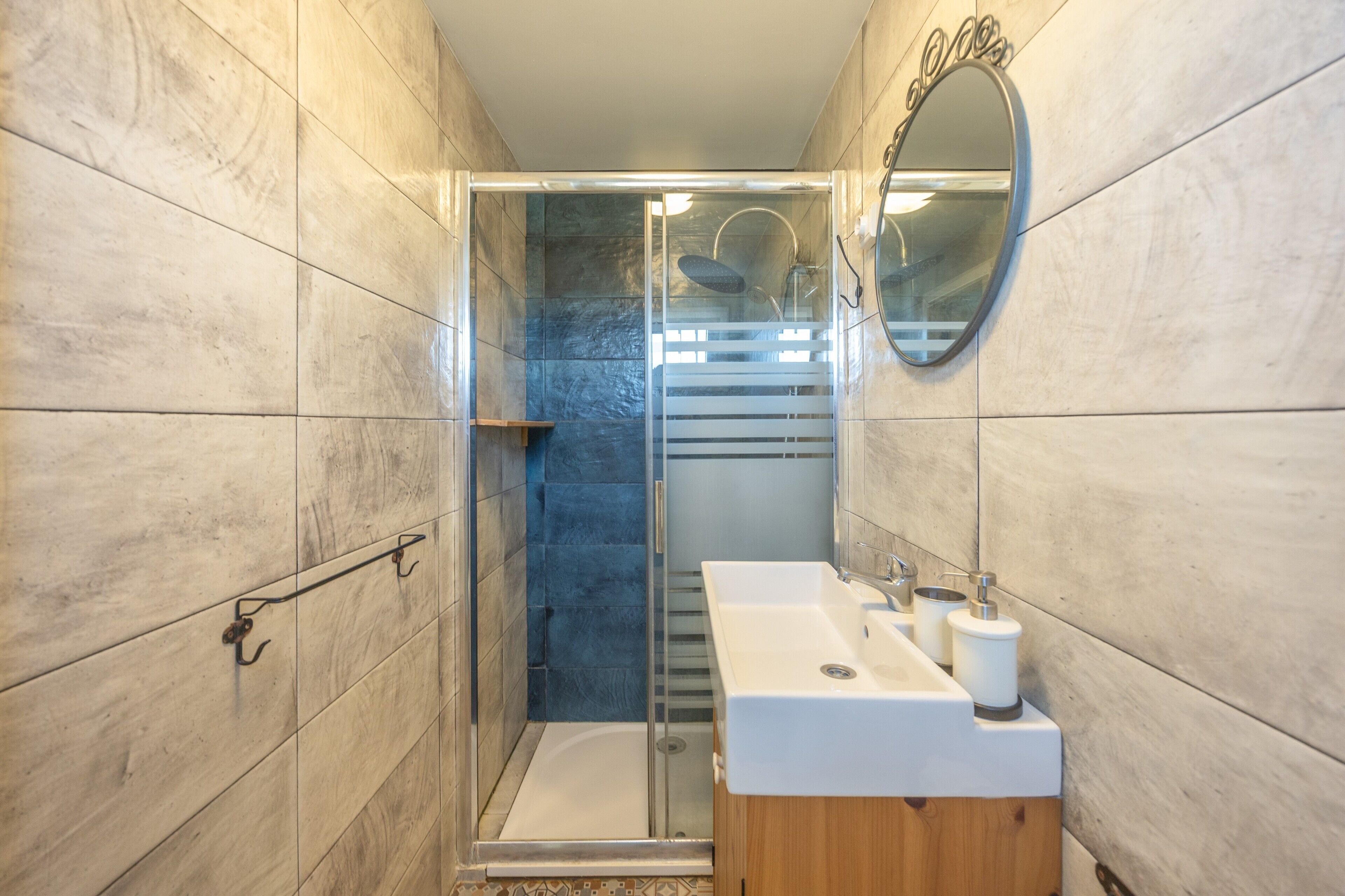 Een douche, handdoeken