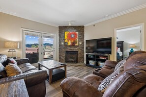 Apartment, Mehrere Betten (Baskins Creek 205) | Wohnbereich