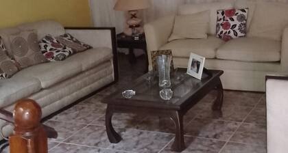 Quaint 2-bedroom house in Los Teques perfect for your getaway