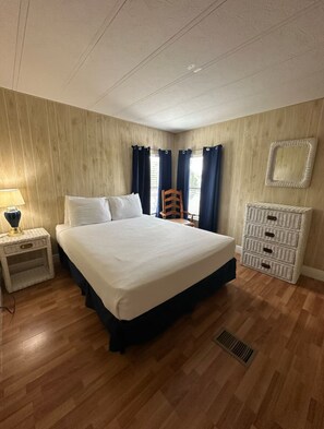 2 bedrooms, iron/ironing board, travel cot, free WiFi