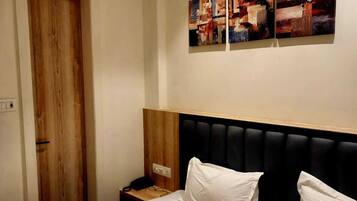 Desk, laptop workspace, free WiFi
