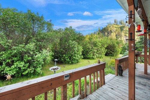 Sharilynn @ BarBEarl Ranch - 66 private acres with hot tub and private pond