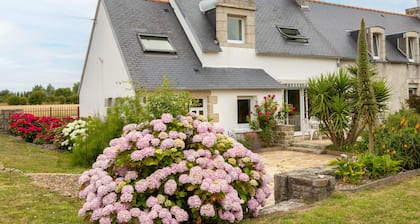 Chambre d’hôtes « Une Chambre À Lestriguiou » avec terrasse privée, jardin et Wi-Fi