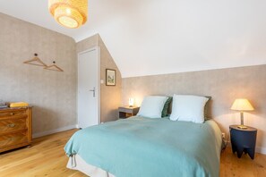 WiFi, bed sheets