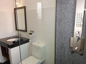 Deluxe Double Room, Balcony, Mountain View | Bathroom - Idyllic Vista - Kandy (Kandy)