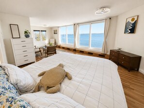 Iron/ironing board, WiFi, bed sheets - 2BD Waterfront Home - Near Beaches & Providence (Warwick)