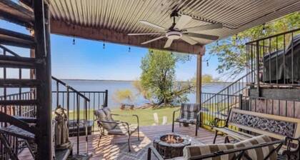 Luxury Lakefront Townhome in Rockwall 4 Bedrooms, Minutes from Dallas