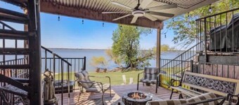 Luxury Lakefront Townhome in Rockwall 4 Bedrooms, Minutes from Dallas