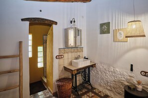 Deluxe Double Room, Lake View | Bathroom - Casa Mathilda (Fornes)