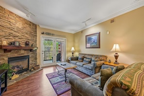 Apartment, Mehrere Betten (Baskins Creek 312) | Wohnbereich