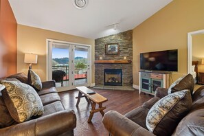 Apartment, Mehrere Betten (Baskins Creek 401) | Wohnbereich