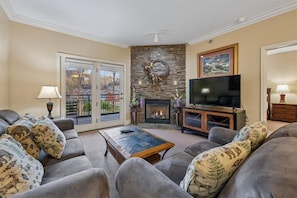 Apartment, Mehrere Betten (Baskins Creek 402) | Wohnbereich