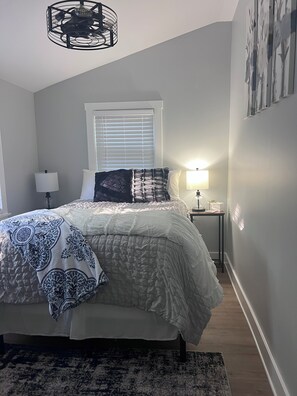 Room - Cozy 2-bedroom house in beautiful Southern Albemarle close to numerous vineyards (Scottsville)