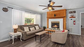 Condo, Multiple Beds (Baskins Creek 406) | Living area