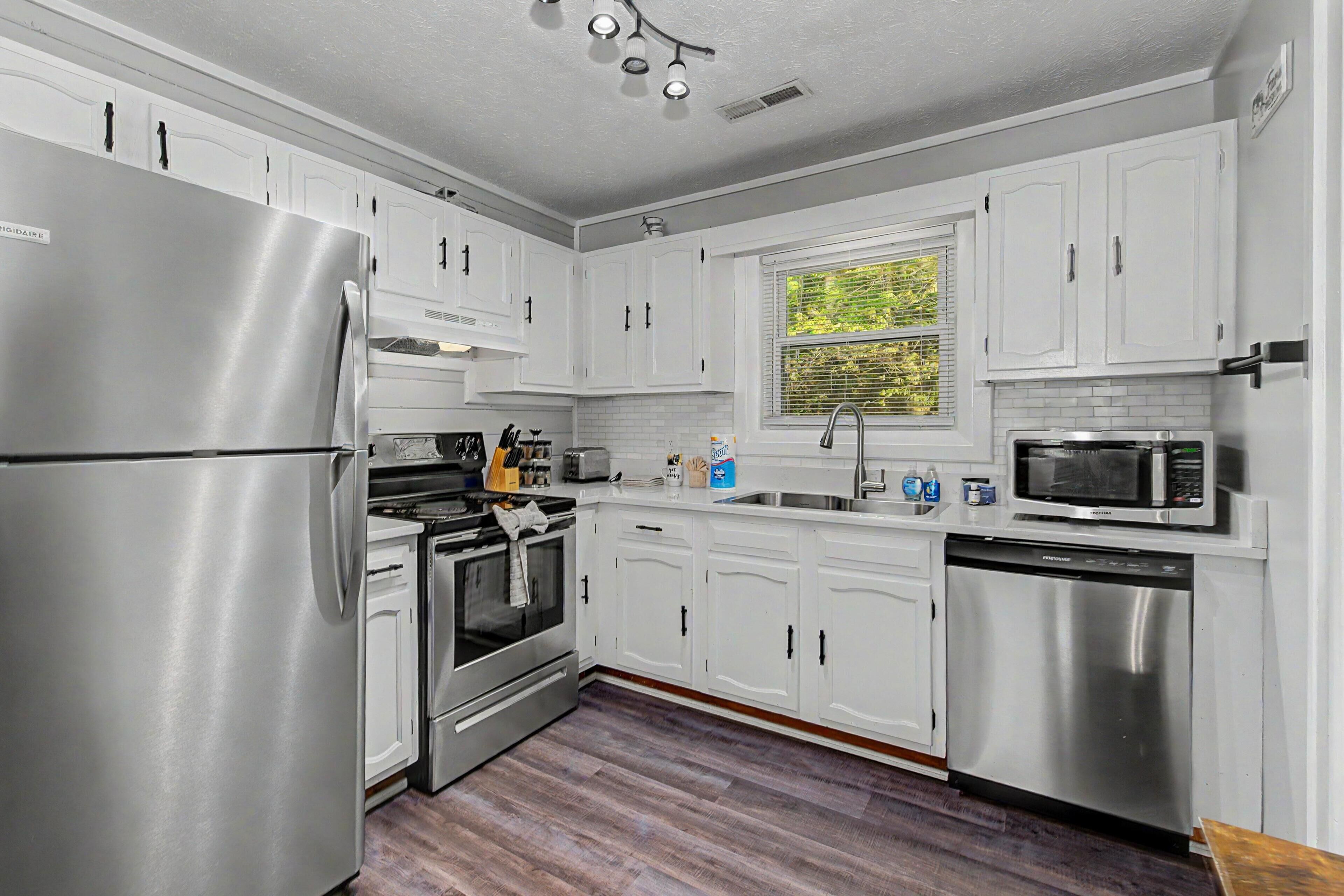 Condo, Multiple Beds (Baskins Creek 406) | Private kitchen