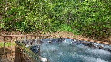Condo, Multiple Beds (Baskins Creek 406) | Outdoor spa tub