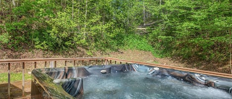 Appart'hôtel, plusieurs lits (Baskins Creek 406) | Bain à remous extérieur