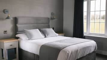 Desk, laptop workspace, iron/ironing board, free WiFi