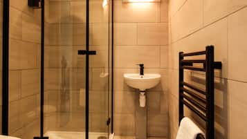 Deluxe Double Room, Garden View | Bathroom