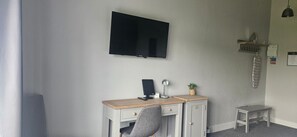 Deluxe Double Room, Garden View | Interior - The Kings Arms Broad Green (Broad Green)