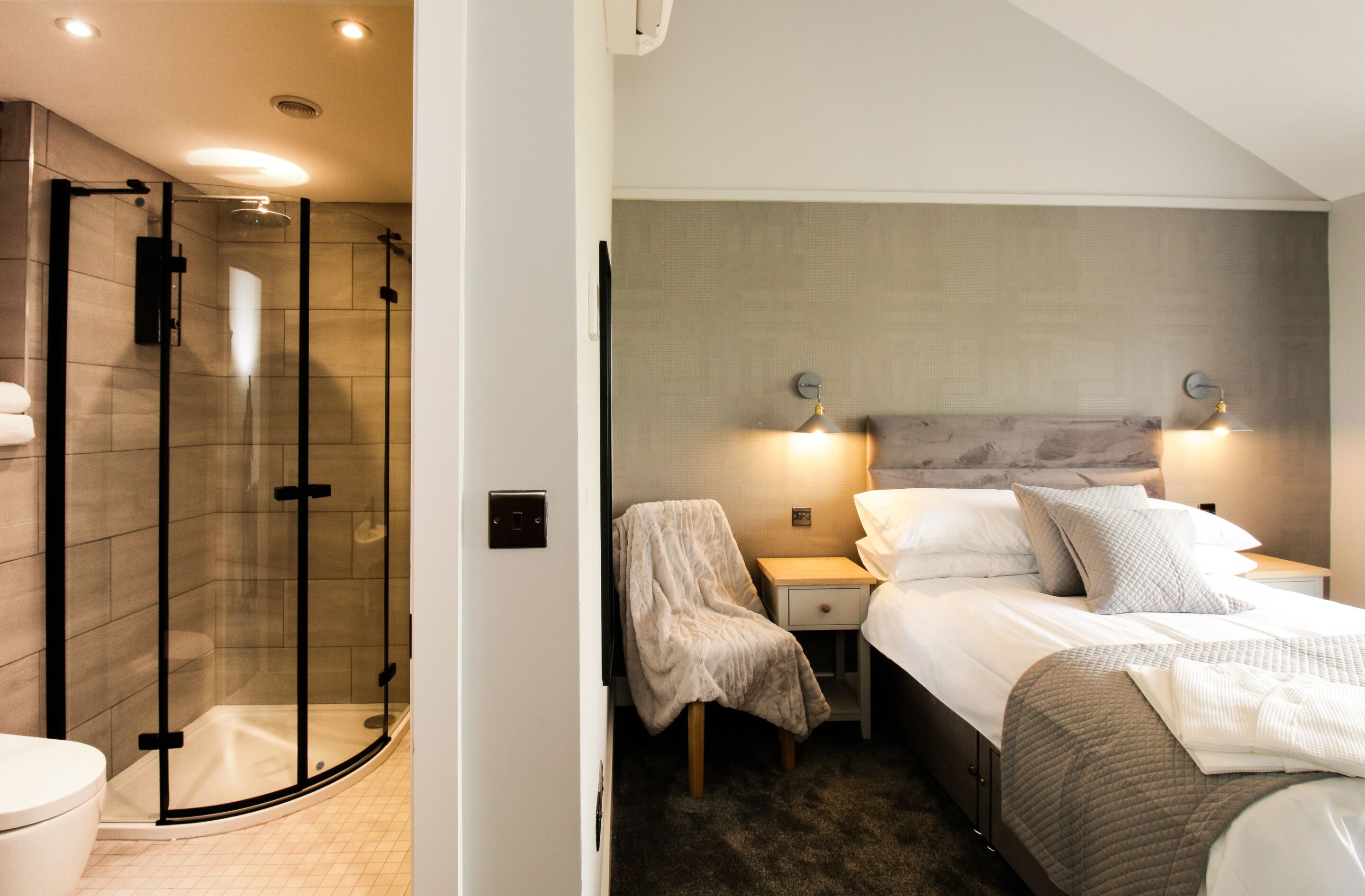 Deluxe Double Room, Garden View | Desk, laptop workspace, iron/ironing board, free WiFi