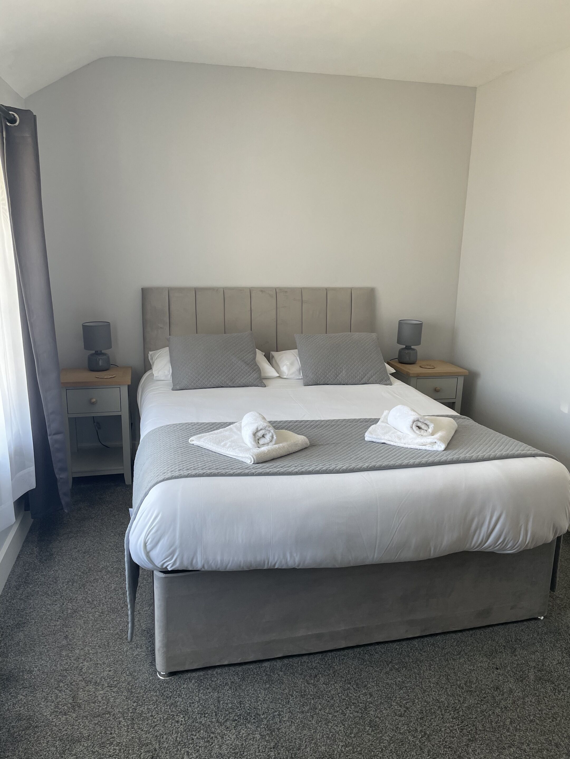 Deluxe Double Room, Ensuite, Courtyard View | Desk, laptop workspace, iron/ironing board, free WiFi