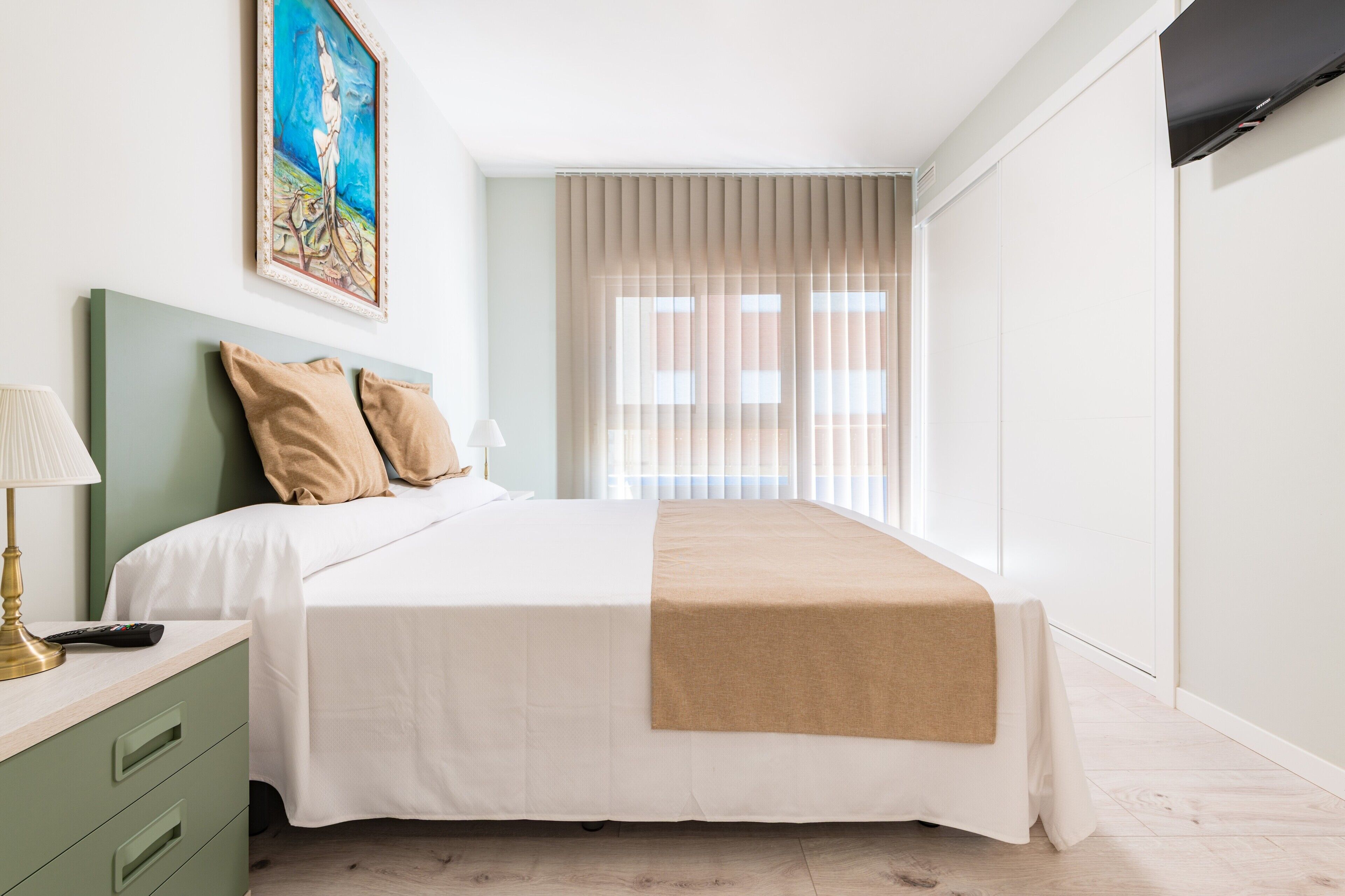 WiFi, bed sheets