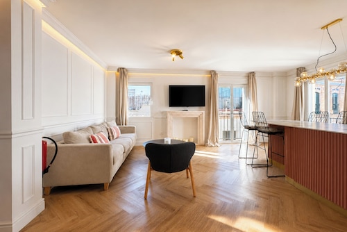Refined Apartment in Sevilles Historic Centre. General Castaños
