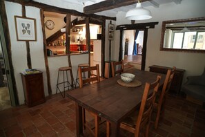 Dining - Charming 3 Bed/2 Bath House in Medieval Village (Tillac)