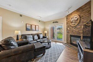 Apartment, Mehrere Betten (Baskins Creek 414) | Wohnbereich