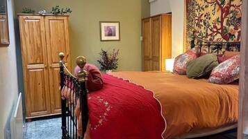 1 bedroom, bed sheets