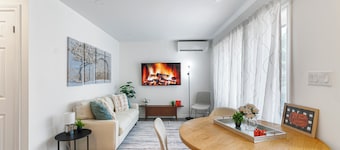 Cozy Guest Suite in Barrie| 2 Bedrooms | 2 parking| Laundry in unit