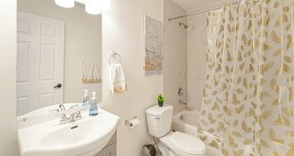 Cozy Guest Suite in Barrie| 2 Bedrooms | 2 parking| Laundry in unit