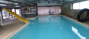 Gite Manola avec piscine intérieure à 150 m