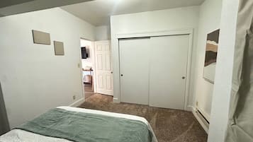 2 bedrooms, travel cot, WiFi, bed sheets