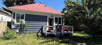 The Blue Bungalow 2br