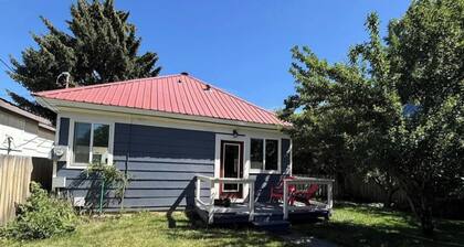 The Blue Bungalow 2br