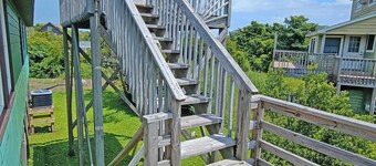 4-bedroom cottage with short walk to beach. A/C, Wifi, Pets accepted