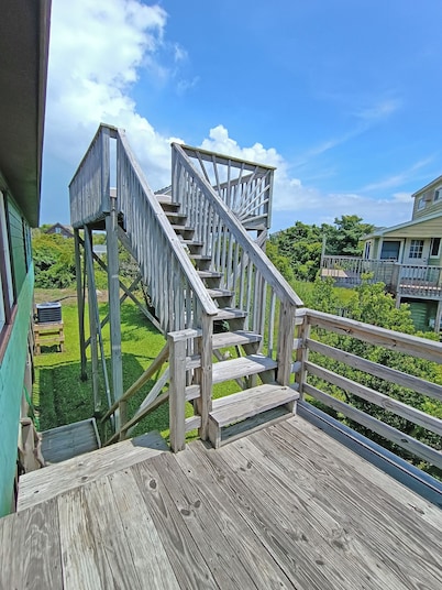 4-bedroom cottage with short walk to beach. A/C, Wifi, Pets accepted