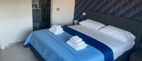 2 bedrooms, iron/ironing board, internet, bed sheets
