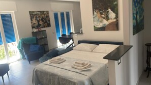 Iron/ironing board, Internet, bed sheets - Vrbo Property (Napoli)