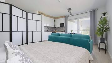 Iron/ironing board, travel cot, WiFi, bed sheets