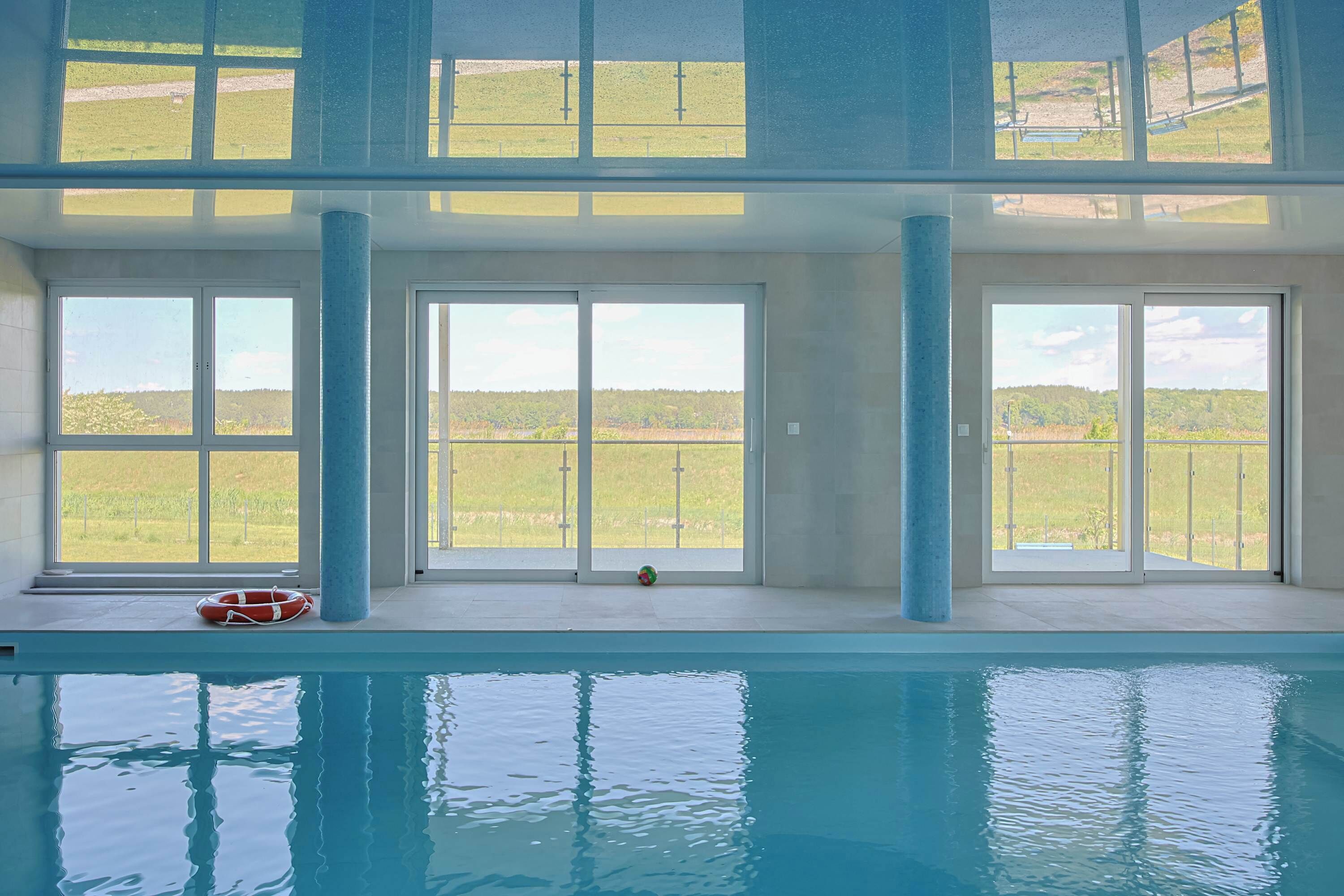 プール. Modern Studio with Terrace | Swimming Pool and Parking
