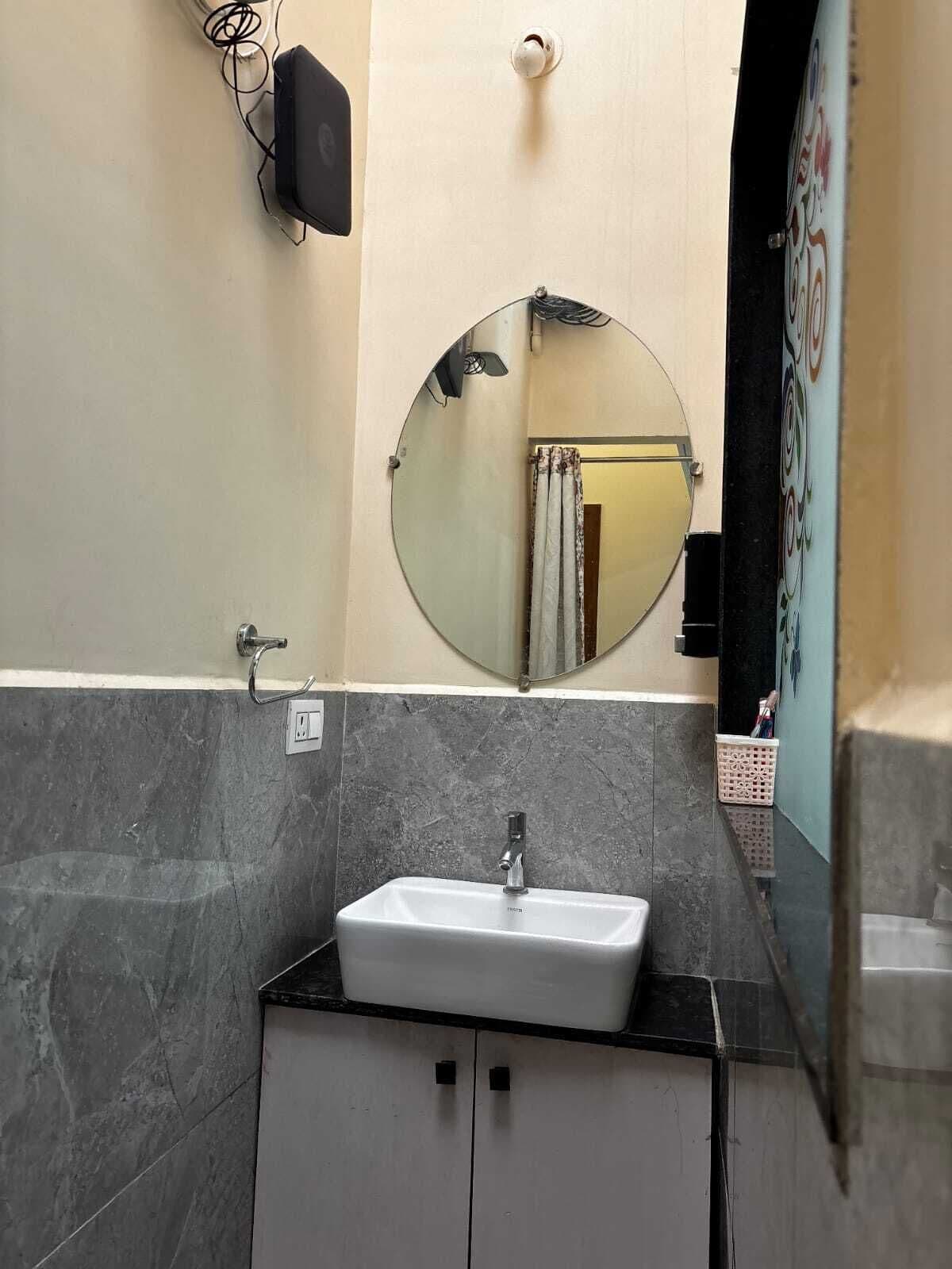 Classic Apartment, Balcony, City View | Bathroom | Towels, soap, toilet paper